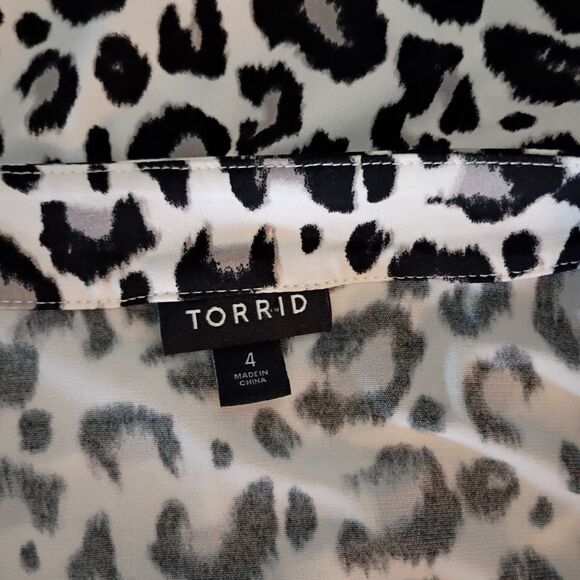 Torrid Harper Womens 4X Black Gray Leopard Crepe de‎ Chine Flutter Sleeve Blouse - Picture 11 of 11